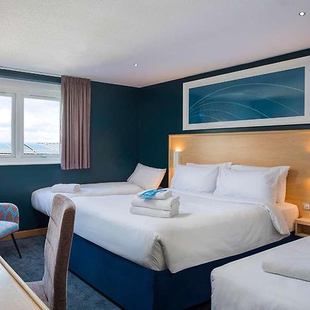 Travelodge Aberdeen Airport Bilik gambar
