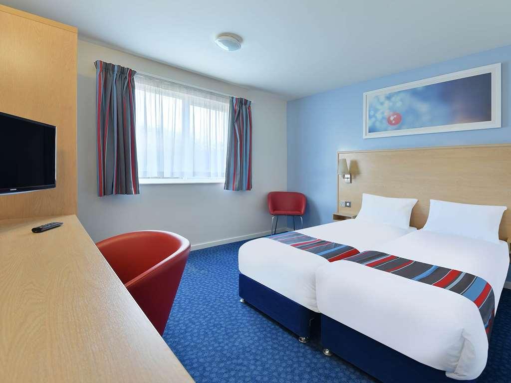 Travelodge Aberdeen Airport Bilik gambar