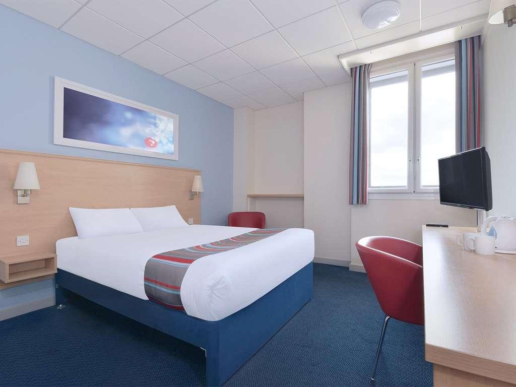 Travelodge Aberdeen Airport Bilik gambar