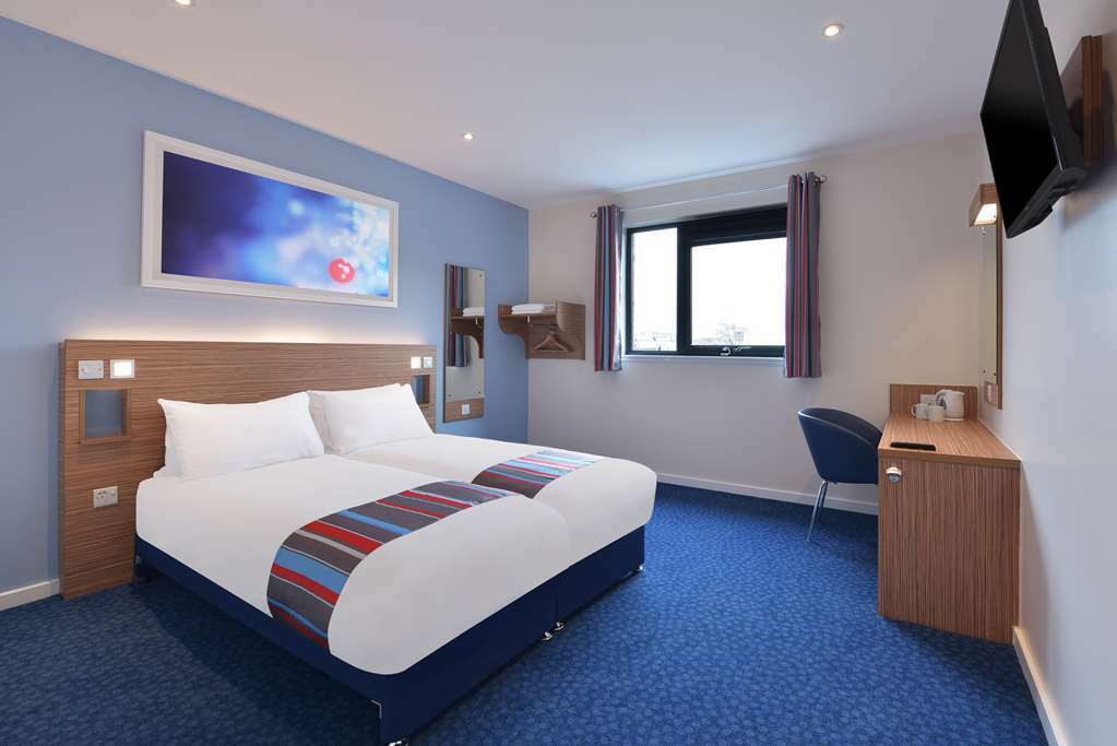 Travelodge Aberdeen Airport Bilik gambar